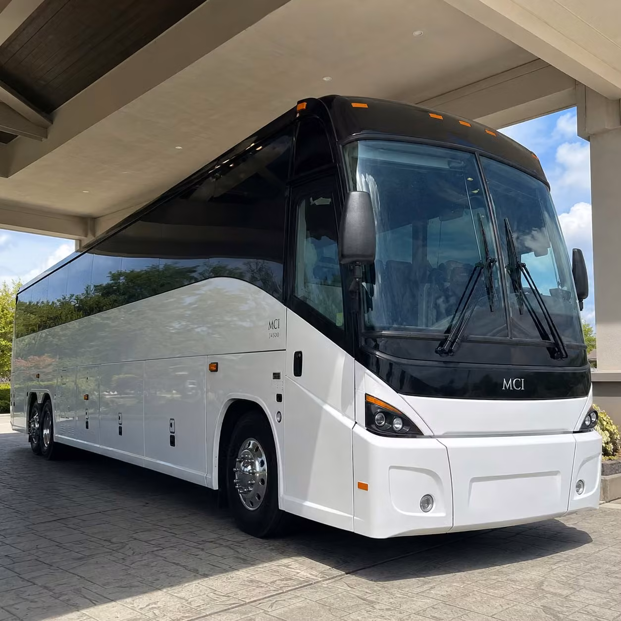 hotel shuttle bus rentals between sea tac and bellevue hotels